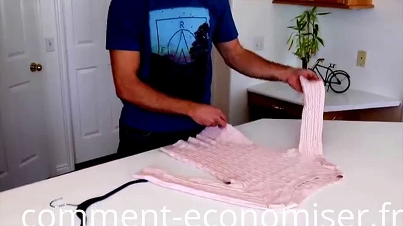 Comment accrocher un pull sur un cintre sans l'abîmer ?