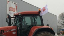 Les jeunes agriculteurs manifestent devant Entremont