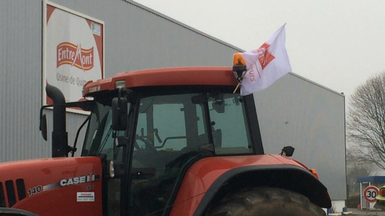 Les jeunes agriculteurs manifestent devant Entremont