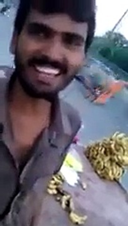Beautiful voice fruit seller pakistani arijit