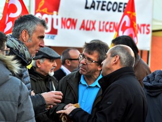 Les salariés de Latécoère manifestent devant leur usine de Toulouse