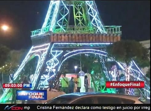 Iluminan replica de Torre Eiffel en Santo Domingo