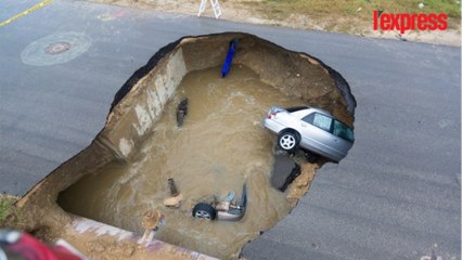 À San Antonio, deux voitures englouties dans une doline