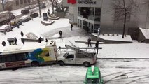 Montréal - Tous les vehicules valsés par les premières neiges