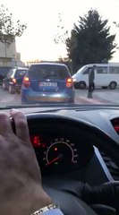 Policia hyn me te kuqe