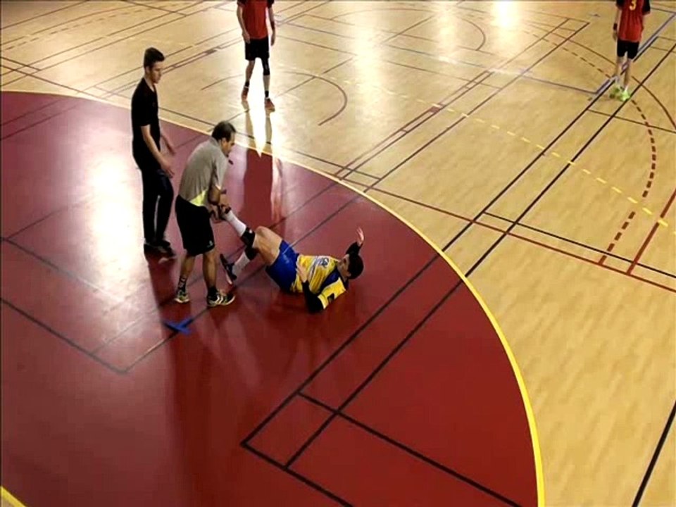 Vous avez un probleme musculaire ? Appelez Martialou, le roi de l'étirement ! Recommandé par Charlie...