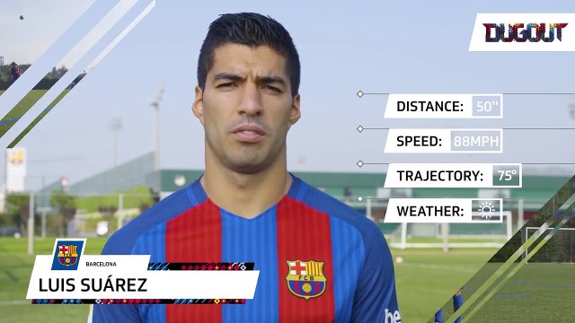 Luis Suarez parvient à contrôler un ballon lancé à plus de 140 km/h !