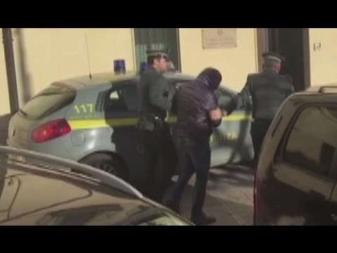 Altamura (BA) - False assunzioni per permessi di soggiorno, 3 arresti (06.12.16)