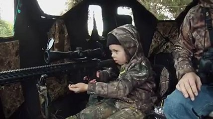 LE PLUS JEUNE TIREUR D'ELITE EN ACTION