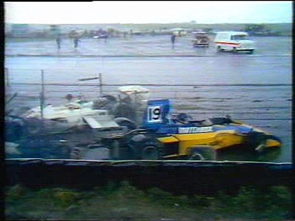 F1 - 1975 - Tony Brise Carlos Pace  Crash At Club Corner - Silverstone