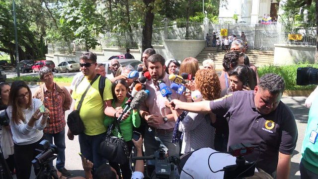 Oposición venezolana congela diálogo y exige salida electoral