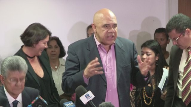 Gobierno Maduro y oposición se reúnen por separado con mediadores de diálogo