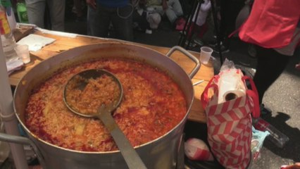 Argentinos sacan las ollas a la calle para pedir ley de emergencia social