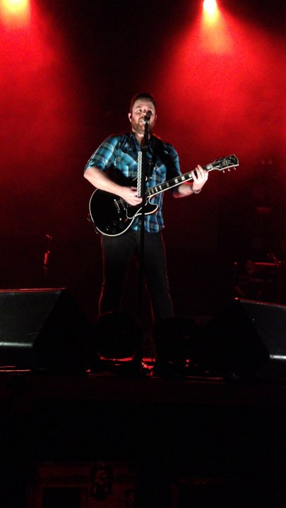 CHRIS YOUNG JUST GONNA HAVE ONE   DECEMBER 3 2016 WILKES BARRE PA