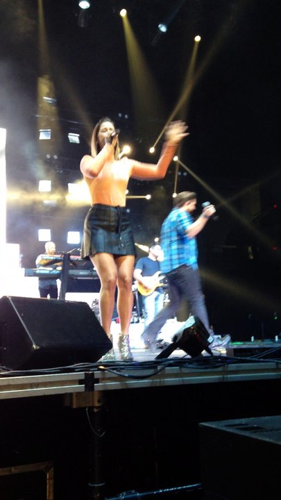 CHRIS YOUNG CASADEE POPE AND DUSTIN LYNCH ON STAGE ENDING   DECEMBER 3 2016 WILKES BARRE PA