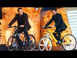 Salman & Shahrukh's GRAND CYCLE ENTRY At Star Screen Awards 2016