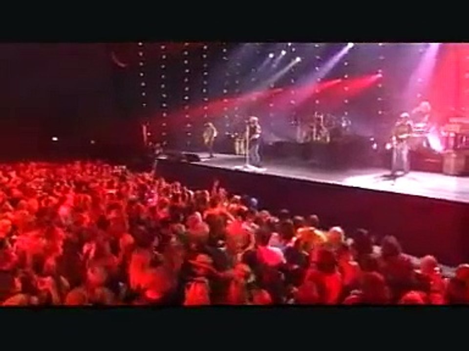 Bon Jovi - BJ p7 The radio saved my life tonight LIVE