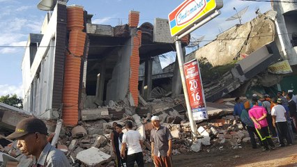 Indonesia: un terremoto de 6,4 grados deja una veintena de muertos en Sumatra