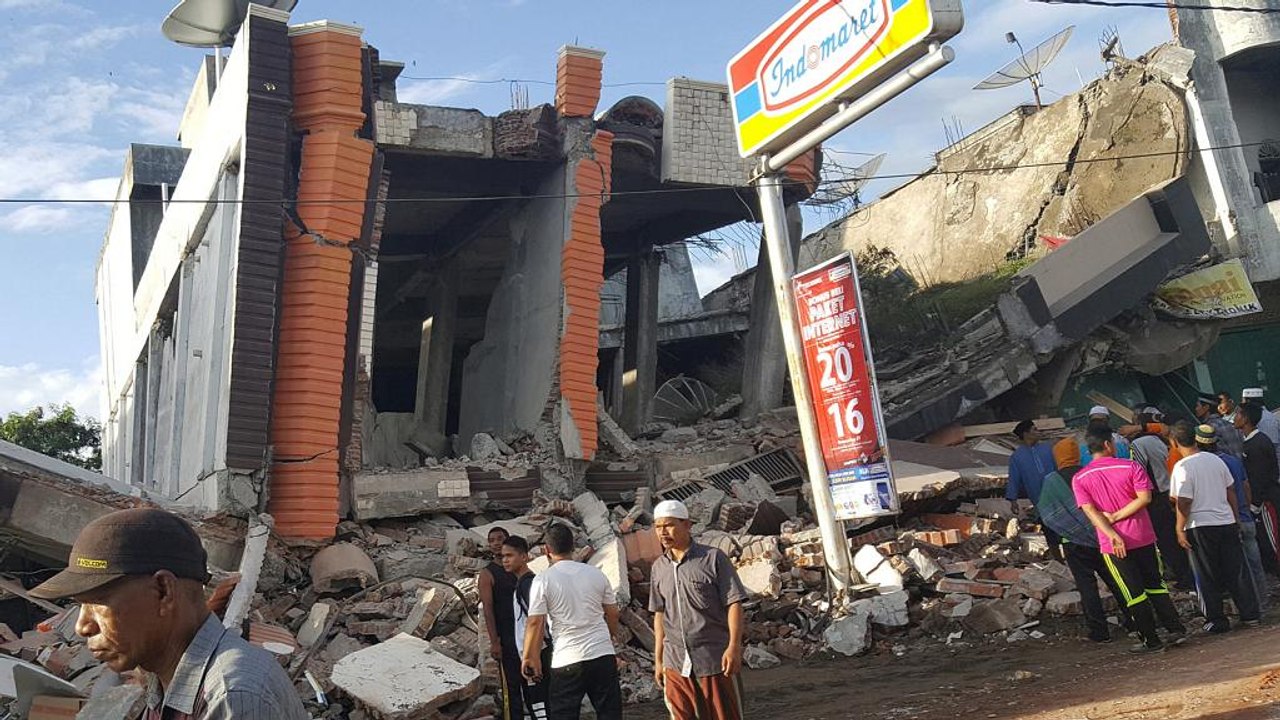 Indonesia: un terremoto de 6,4 grados deja una veintena de muertos en Sumatra