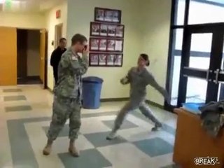 Kadın Askerin Unutulmayacak Dövüş Gösterisi