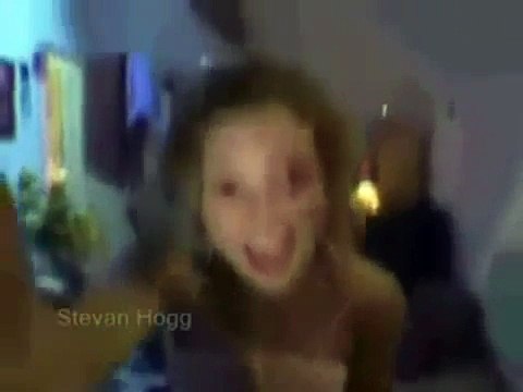 Une femme se fait griller en direct sur la webcam par con copain