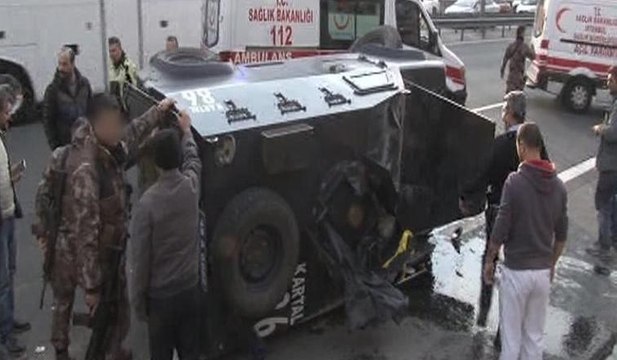 İkitelli'de zırhlı polis aracı devrildi: 3 yaralı