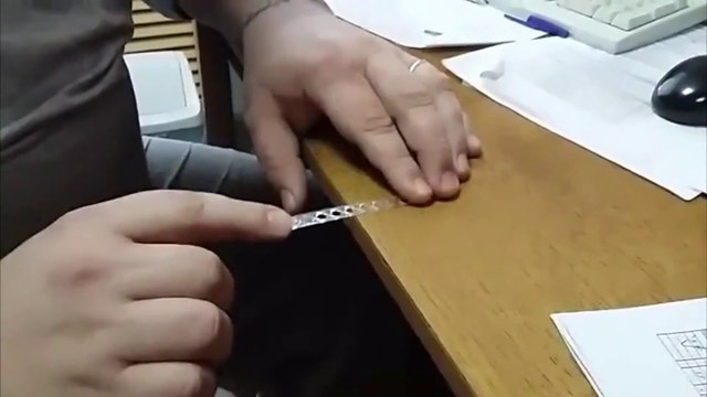 Musique Star Wars jouée avec une touillette de café - Marche de l'empereur