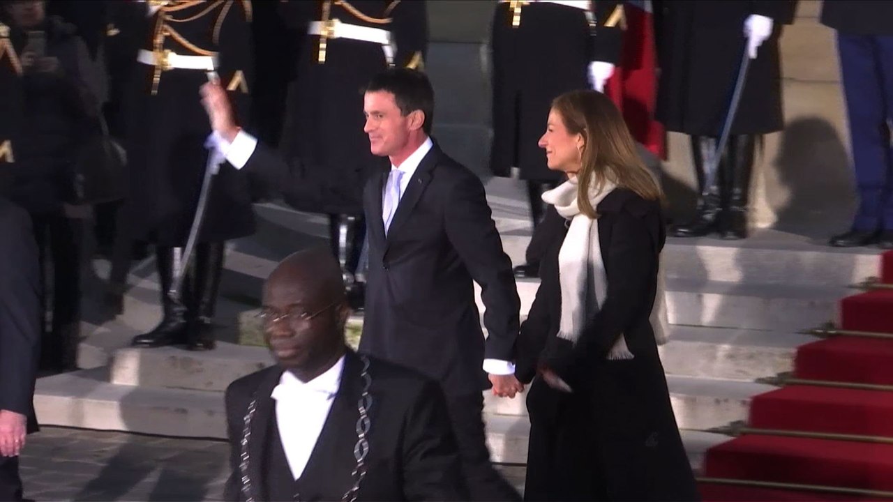 Passation: Manuel Valls salue en Bernard Cazeneuve un "frère"