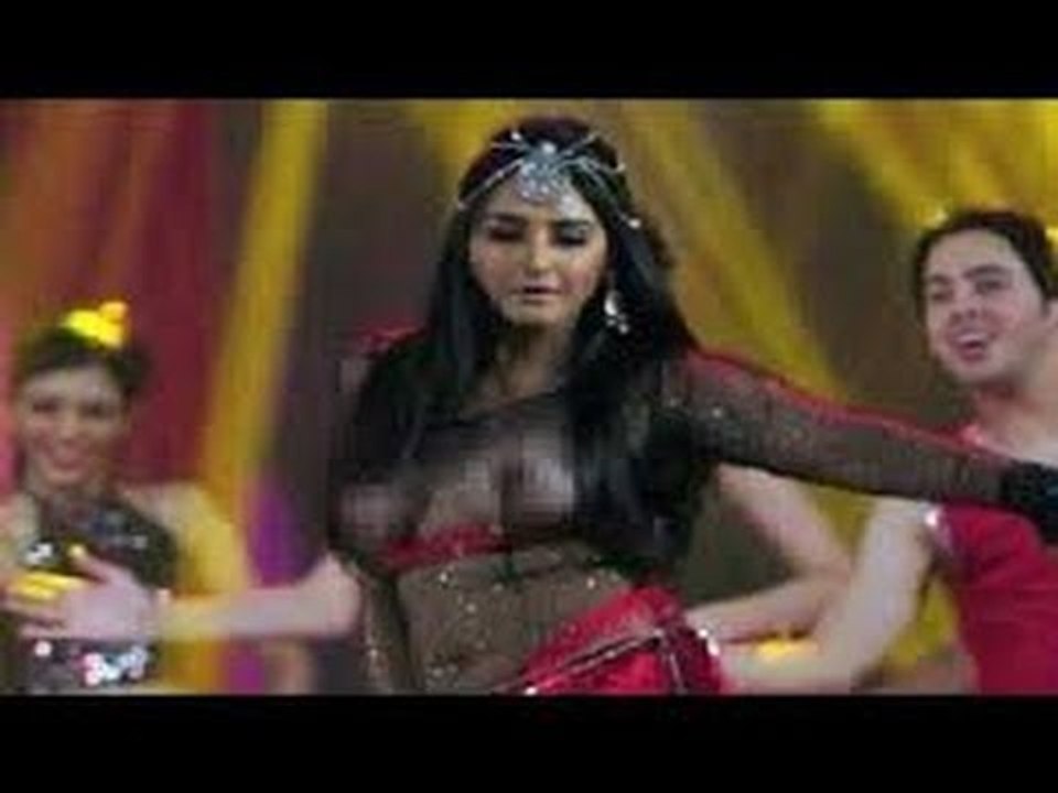 Ragini Dwivedi's HOT Wardrobe Malfunction