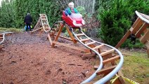 Un papy construit des montagnes russes pour ses enfants - vidéo Dailymotion