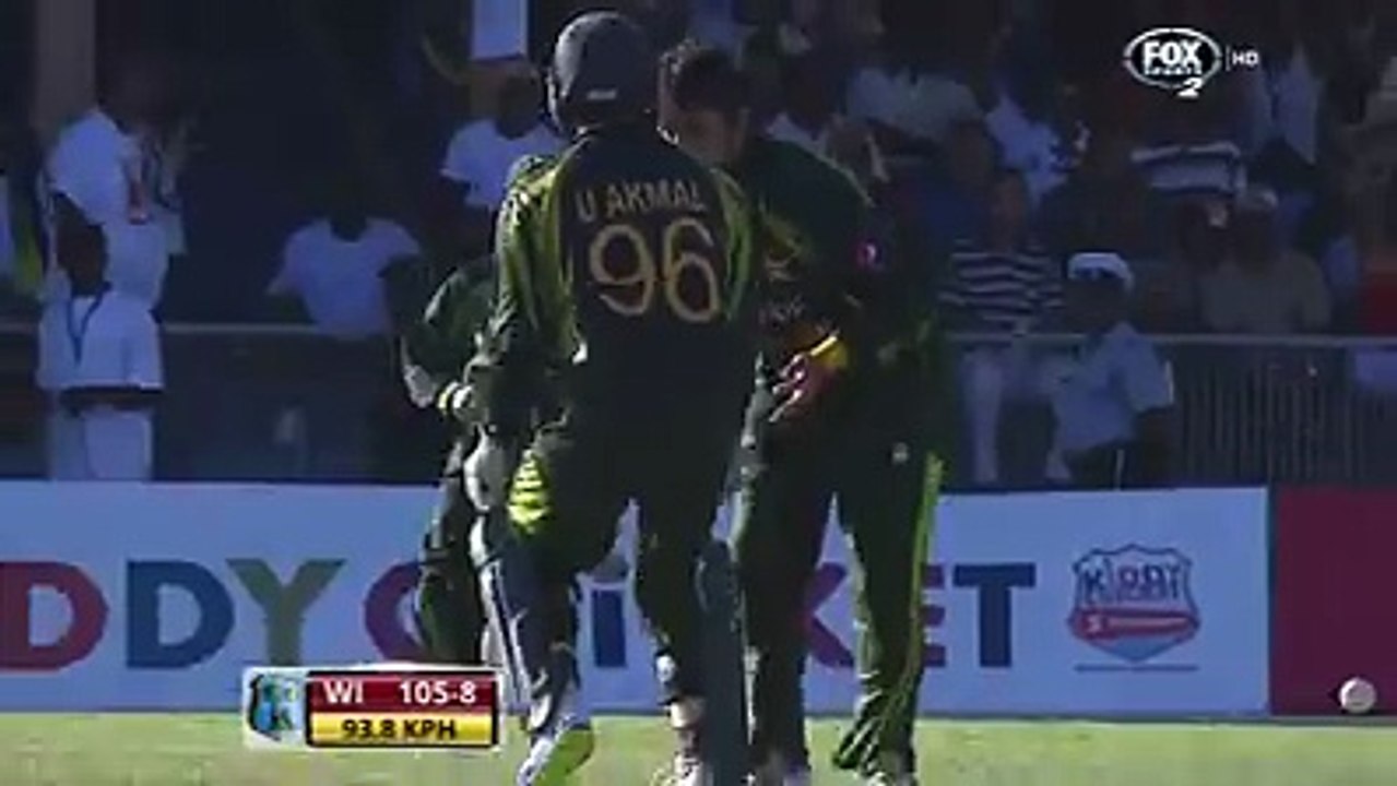 Umar Akmal and Saeed Ajmal funny catch drop