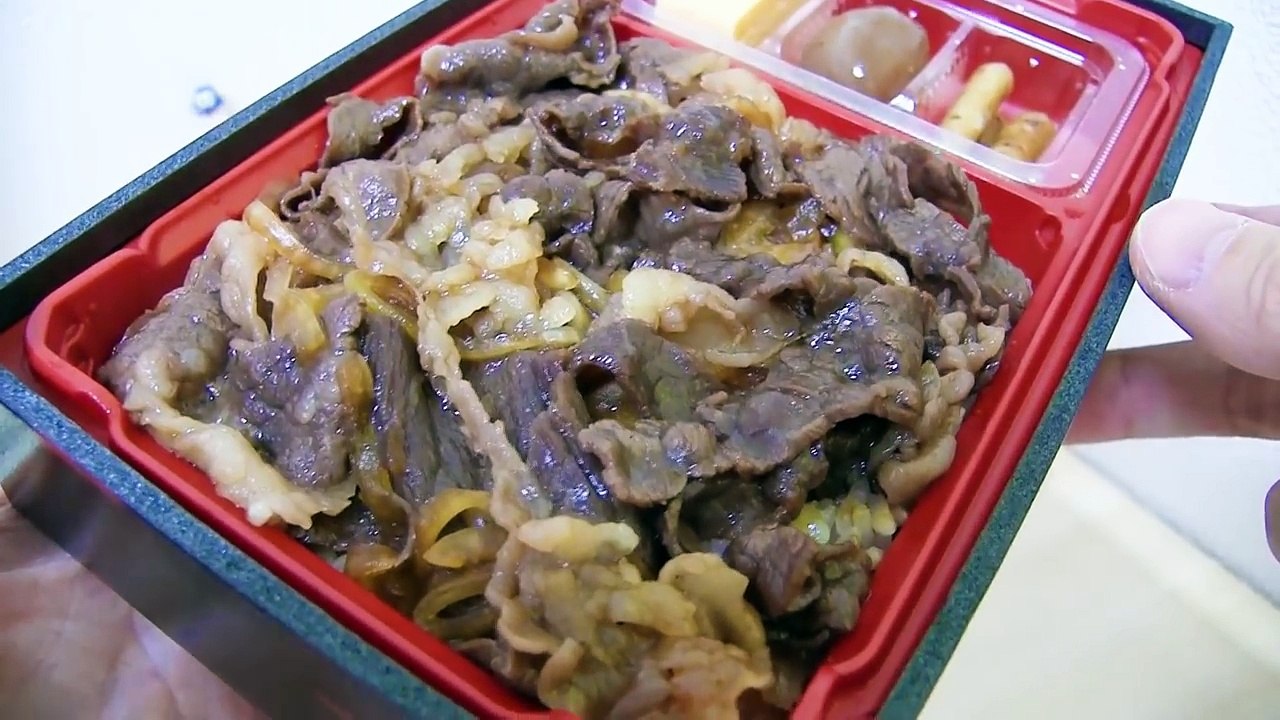 【すき家】1000円超の黒毛和牛弁当！並盛りの3倍の値段だけど、実際どうなんだ！？-18RNpALATEk