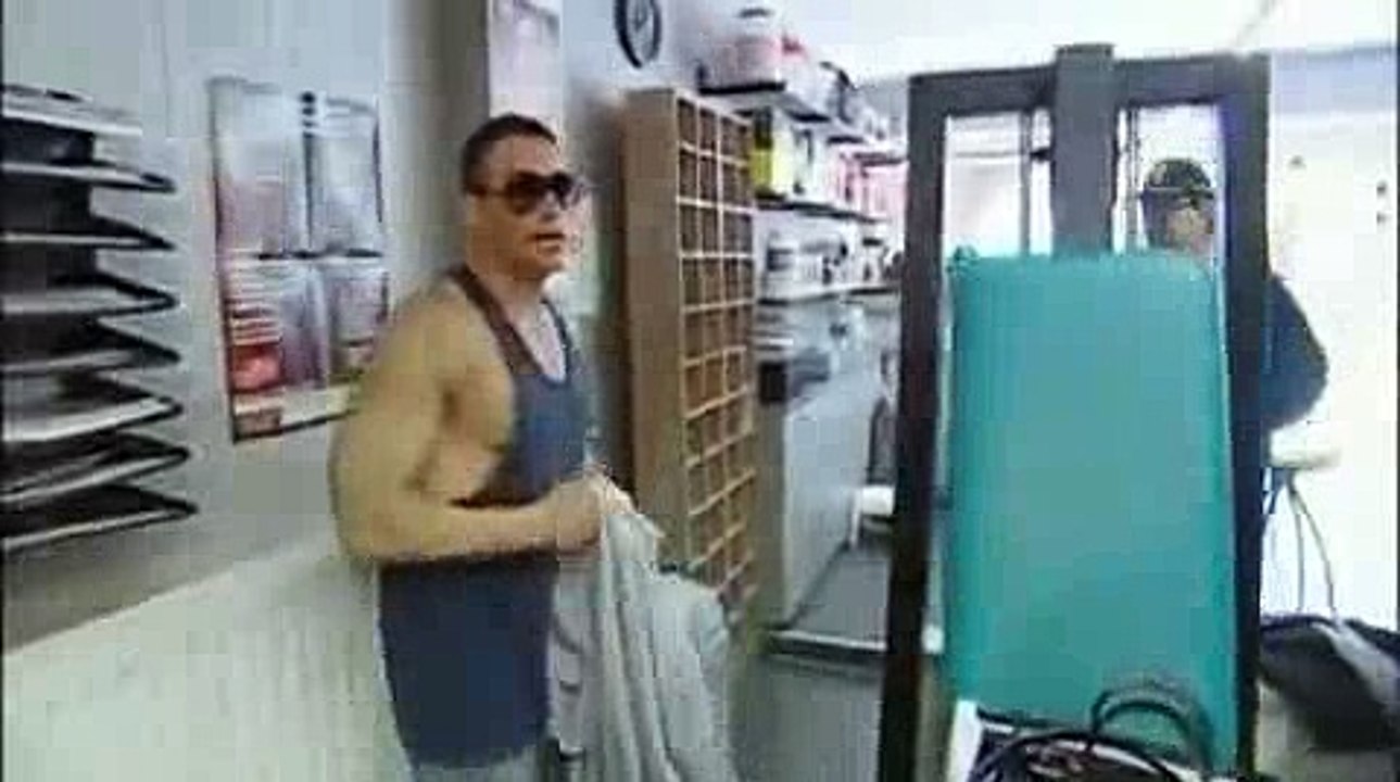 Jean-Claude Van Damme adore l’Eau