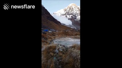 Impressive avalanche in the Annapurna Massif