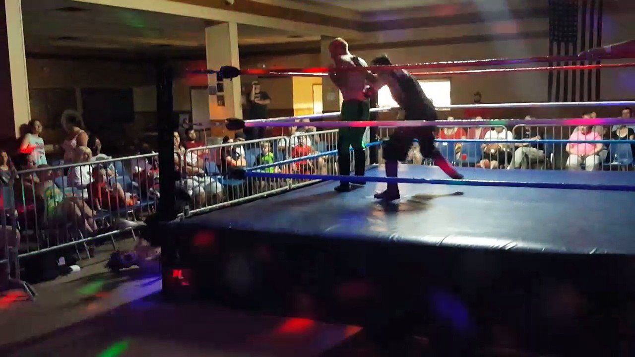 ASHTON Spears VS Shane  DOUGLAS