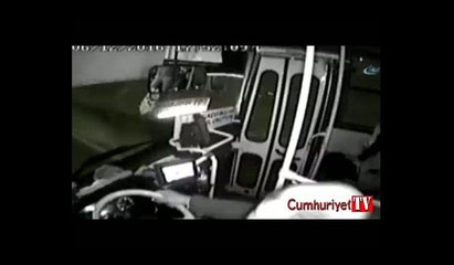 Devrilen otobüste yaşanan panik kamerada