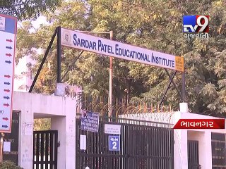 Some schools in Bhavnagar accepting only cash, parents fume - Tv9 Gujarati