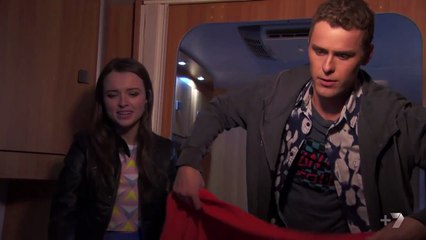 6569 Matt and Evie - kiss