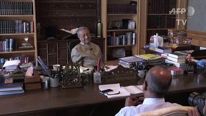 PM Najib destroying Malaysia, stoking racial tensions: Mahathir