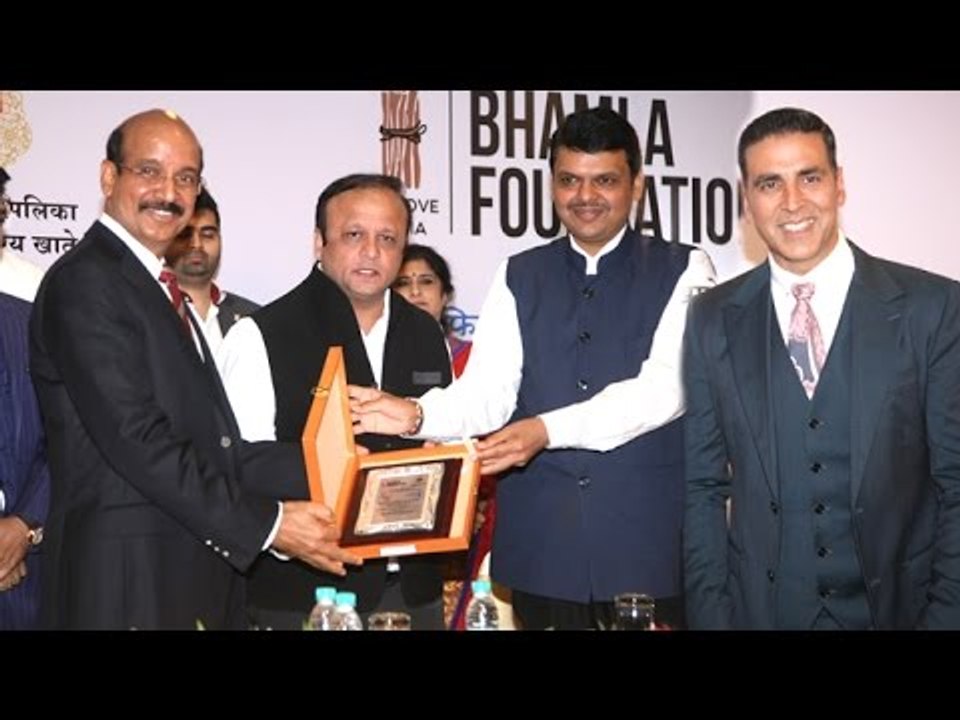 Akshay Kumar At Jaan Bachao Campaign Launch With AHI Vice Chairman, Dr. Panda & CM Fadnavis