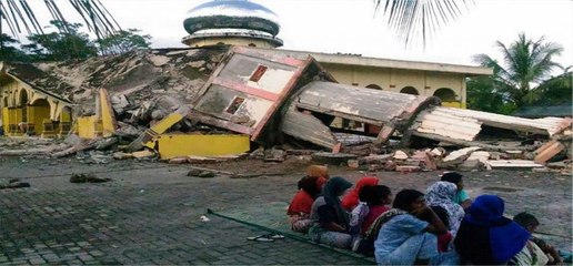 Aproximadamente 100 muertos deja terremoto de 6,5 en Indonesia