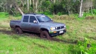Quand t'aides un ami à sortir sa voiture de la boue !