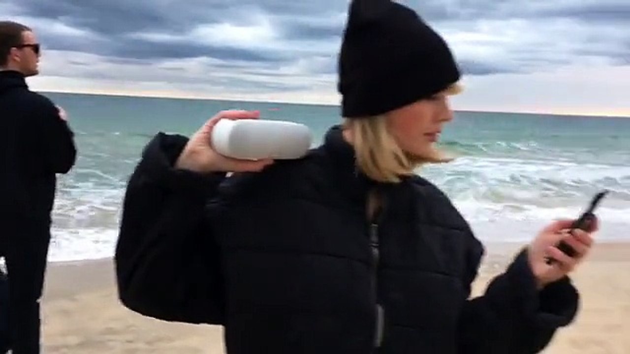 taylor swift mannequin challenge