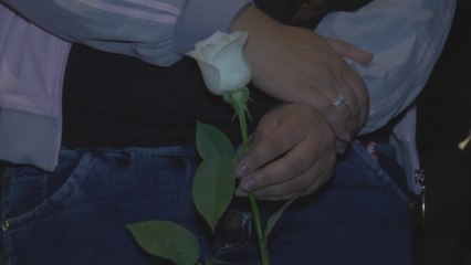 Cantos, calle de honor y pétalos de rosa para despedir a Yuliana