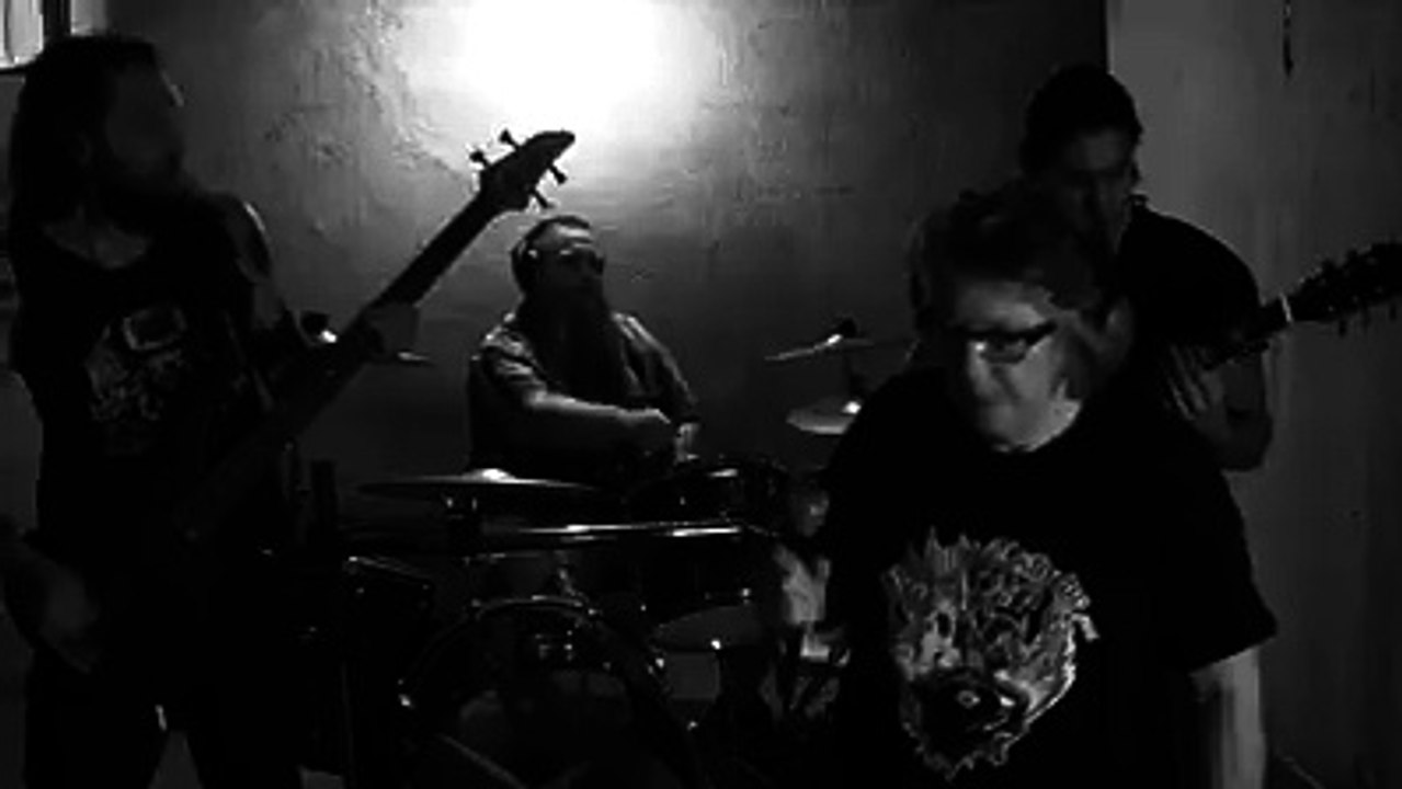 Chanteuse de hardcore à 67 ans