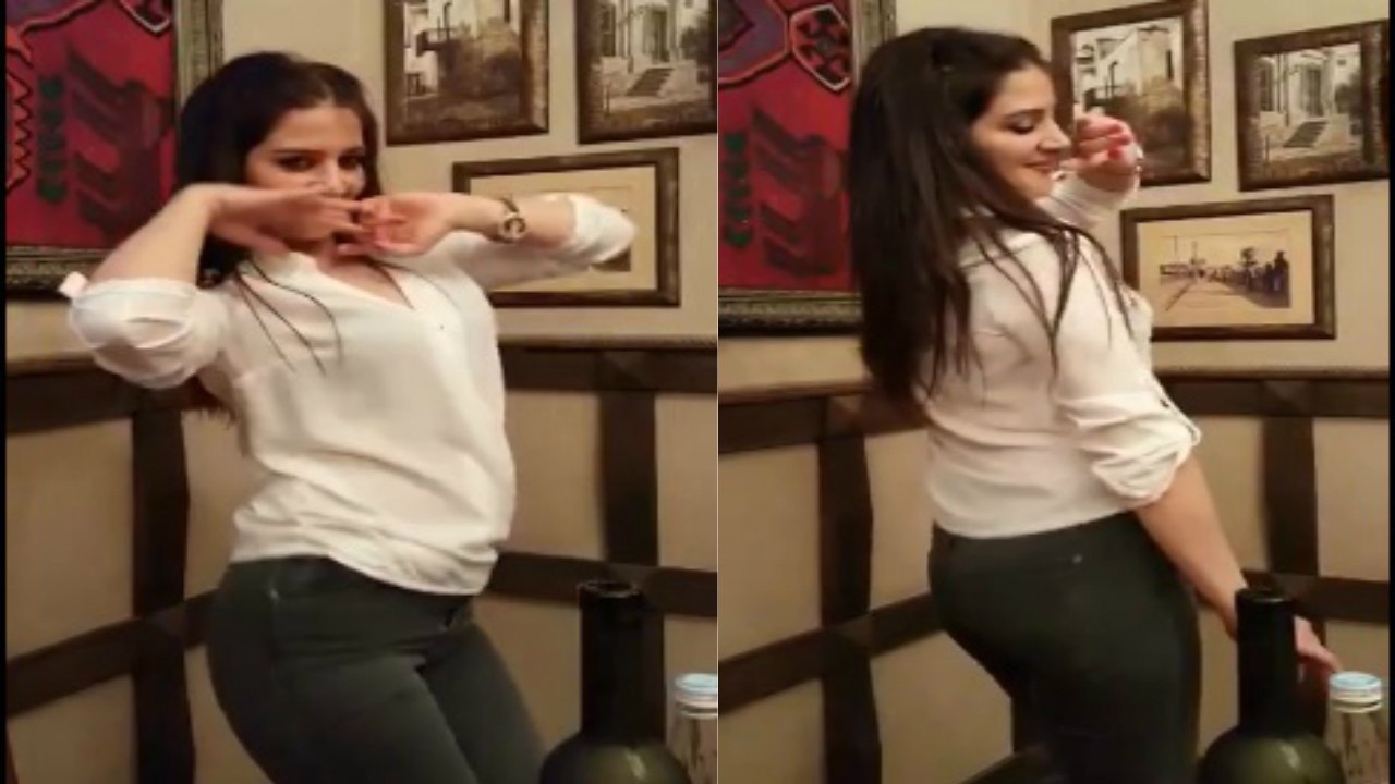 Wao! Beautiful And Fitness Girl Dance At Local Restaurant بچی کا ڈا نس چیک کرؤ یارو