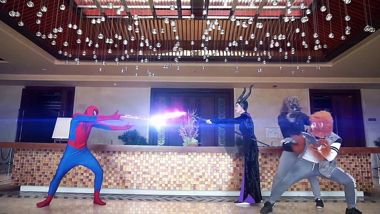 Spiderman Kiss Snow White vs Frozen Elsa Anna Superman Batman Gym Prank Fun Superhero In Real Life