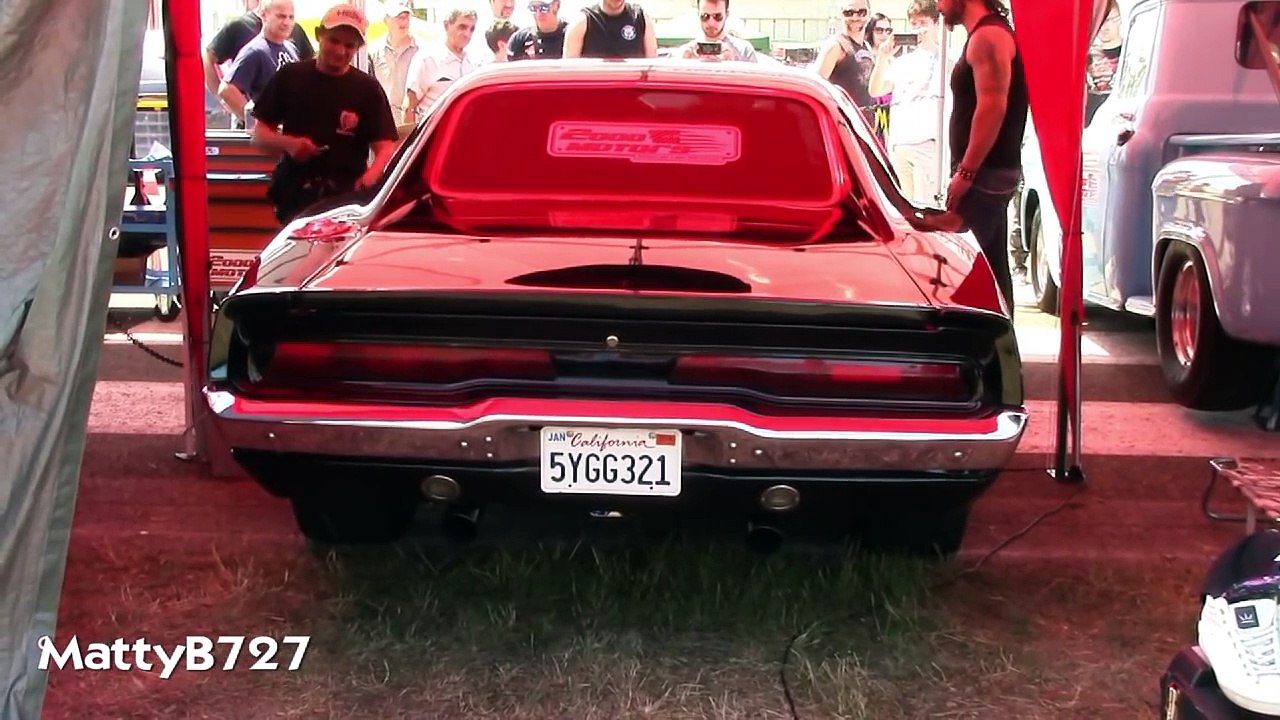 Fast And Furious' 1970 Dodge Charger R/T - Drag Race!
