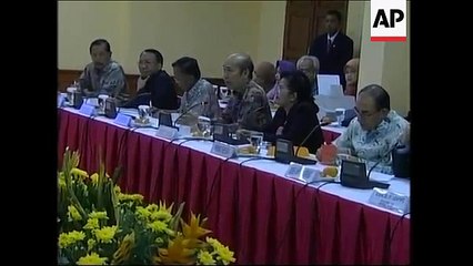 Indonesia confirms 5 dead from bird flu, US promises aid