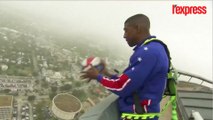 Un basketteur met un panier incroyable, à plus de 170 mètres de haut